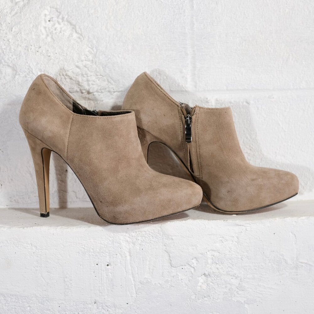 SAM EDELMAN RIA Stilleto Ankle Booties Beige Suede Leather with Side Zip Size 8M